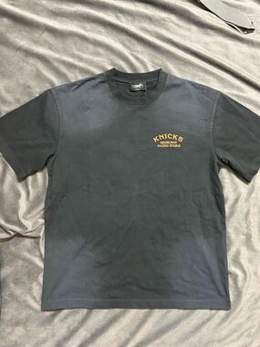 NEW YORK KNICKS X SIEGELMAN STABLE TEE exclusive
